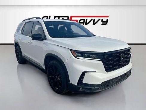 Used 2025 Honda Pilot Black Edition image 1