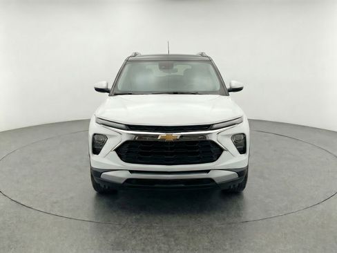 Used 2025 Chevrolet TrailBlazer LT AWD/4WD image 2