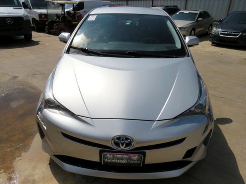 Used 2016 Toyota Prius Two image 2
