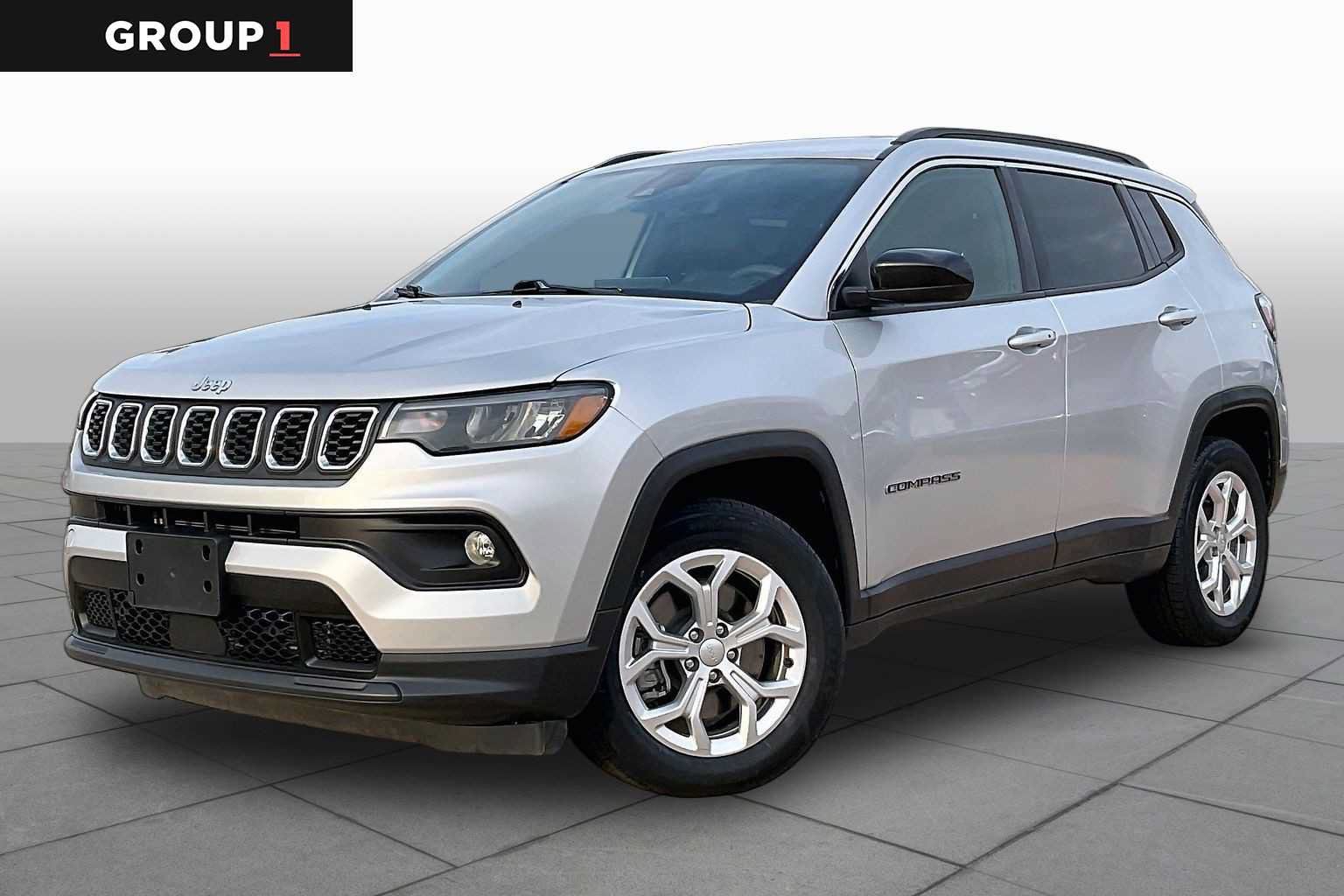 Used 2024 Jeep Compass Latitude AWD/4WD image 1