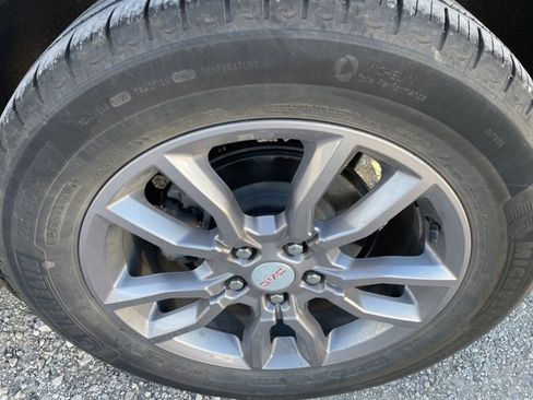 Used 2024 GMC Terrain SLT image 28