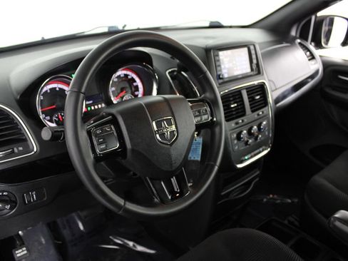 Used 2020 Dodge Grand Caravan SE FWD image 17