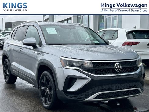Certified 2022 Volkswagen Taos SE w/ Panoramic Sunroof Package image 1