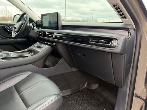 Used 2025 Lincoln Aviator AWD image 10