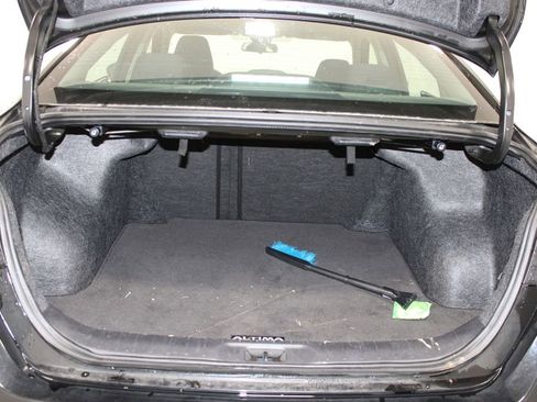 Used 2023 Nissan Altima 2.5 SV FWD image 13