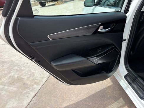 Used 2020 Kia Cadenza Technology image 17