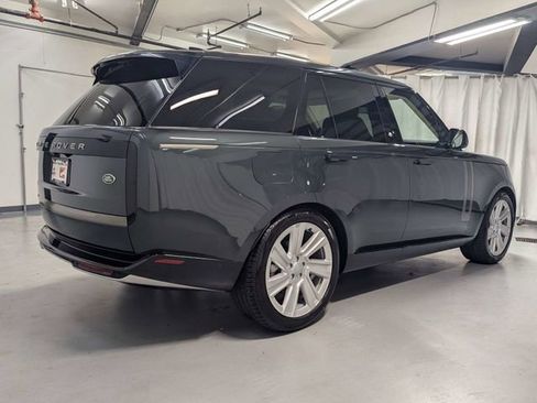 Used 2023 Land Rover Range Rover SE image 3