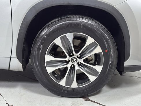 Certified 2023 Toyota Highlander XLE image 22