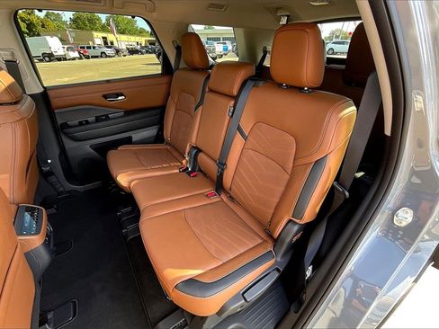 Used 2024 Nissan Pathfinder Platinum w/ Cargo Package image 26