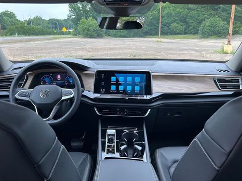 New 2026 Volkswagen Atlas SE FWD image 13