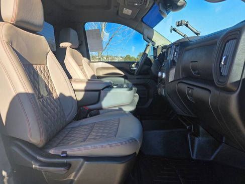 Used 2024 GMC Sierra 2500 Pro w/ Convenience Package image 40
