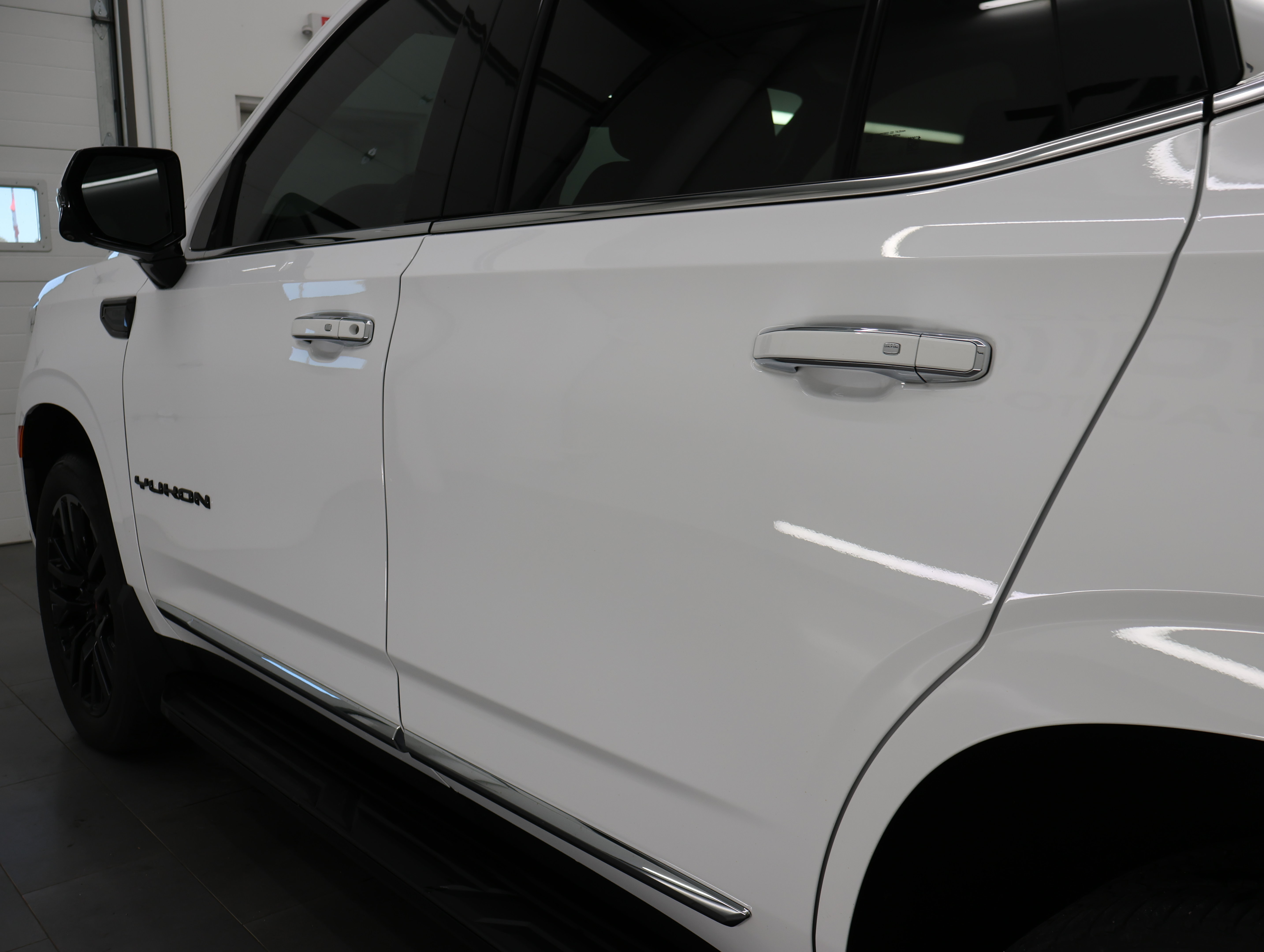 Used 2023 GMC Yukon SLT AWD/4WD image 41