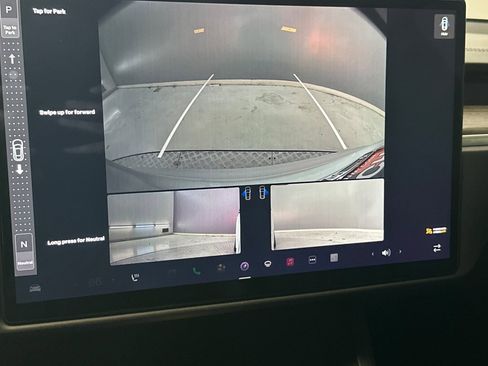 Used 2022 Tesla Model S AWD image 23