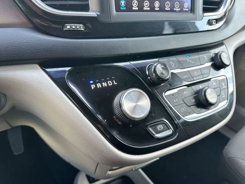 Used 2018 Chrysler Pacifica LX image 34