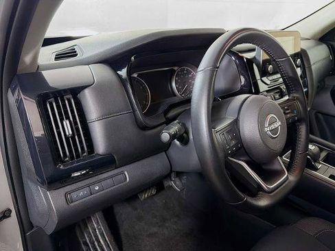 Certified 2024 Nissan Pathfinder SV image 8