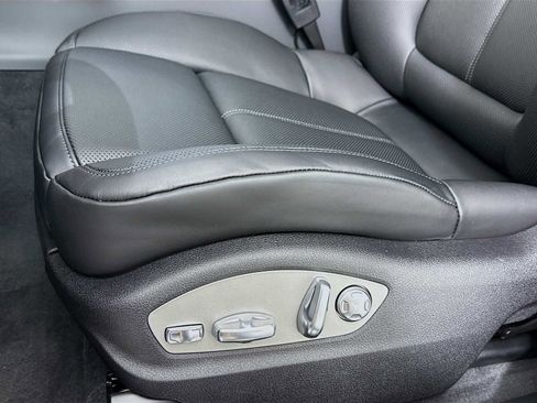 New 2025 Porsche Macan image 13