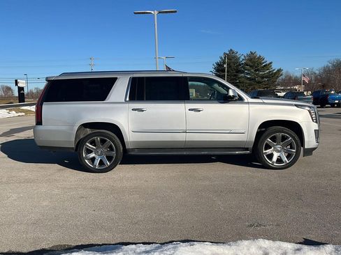 Used 2020 Cadillac Escalade ESV Luxury image 8