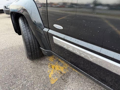 Used 2012 Jeep Liberty Sport image 18