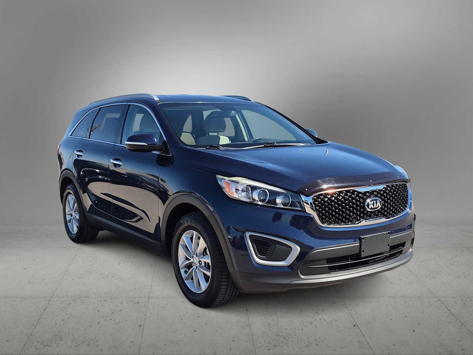 Used 2018 Kia Sorento FWD image 2