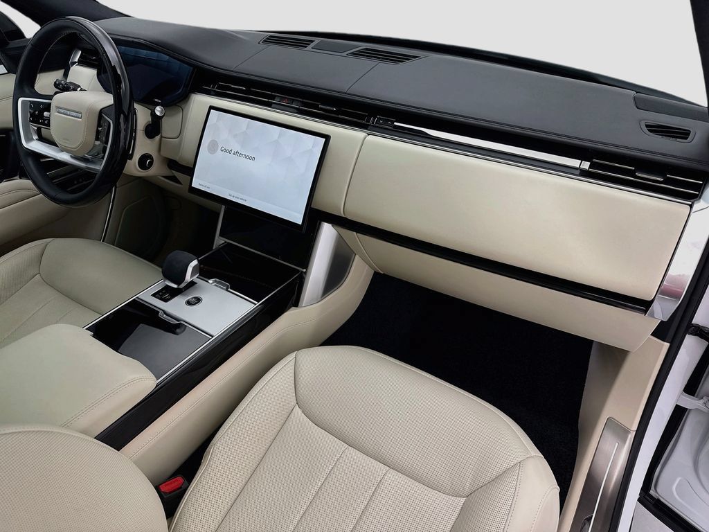Certified 2025 Land Rover Range Rover SE AWD/4WD image 16