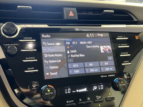 Used 2020 Toyota Camry XLE w/ Navigation Package FWD image 18