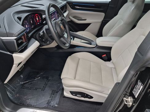 Used 2025 Porsche Macan 4S Electric AWD/4WD image 16