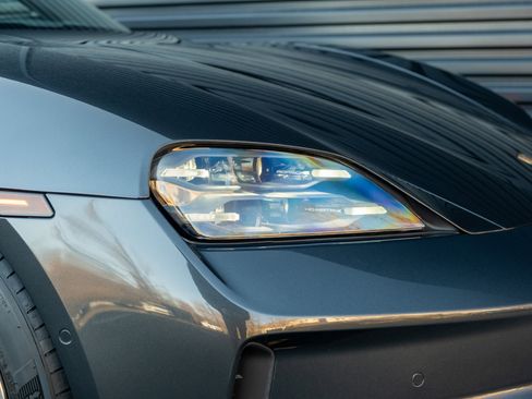 Used 2025 Porsche Taycan 4S image 38