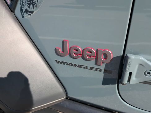 Used 2025 Jeep Wrangler Unlimited Rubicon AWD/4WD image 31