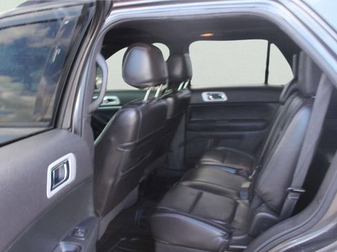Used 2015 Ford Explorer XLT w/ Equipment Group 202B image 5