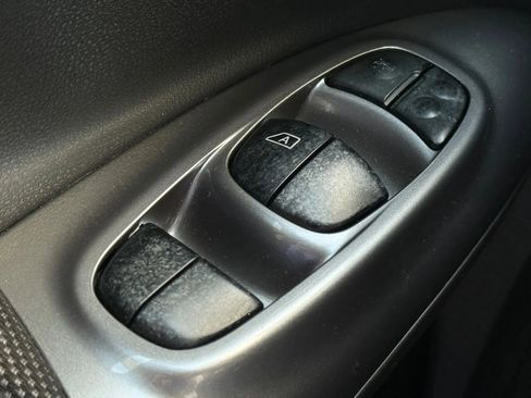 Used 2013 Nissan Juke S image 23