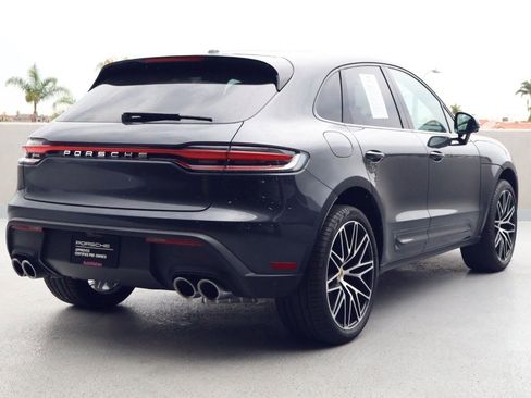 Certified 2022 Porsche Macan image 9