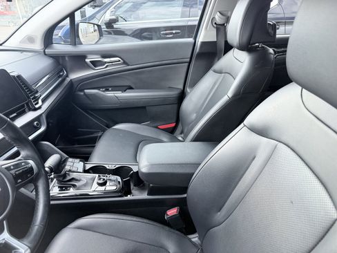 Used 2025 Kia Sportage EX FWD image 2