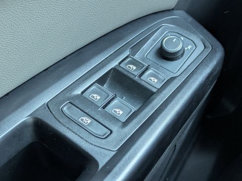 Used 2021 Volkswagen Atlas S image 25