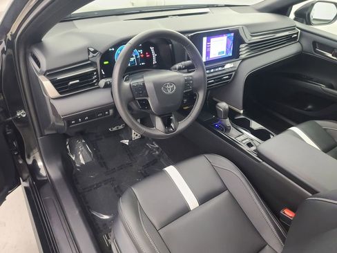 Used 2025 Toyota Camry SE image 23