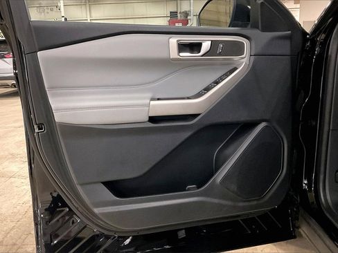 Certified 2022 Ford Explorer XLT w/ Equipment Group 202A image 21