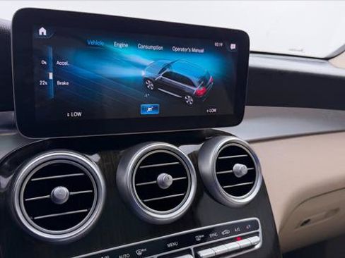 Used 2021 Mercedes-Benz GLC 300 image 33