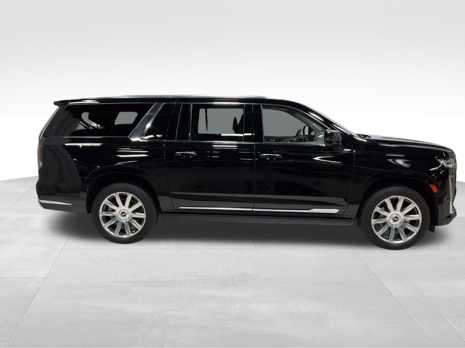 Used 2023 Cadillac Escalade ESV Premium Luxury Platinum AWD/4WD image 4