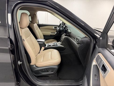 Used 2020 Ford Explorer XLT w/ Equipment Group 202A AWD/4WD image 11