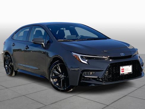 Used 2025 Toyota Corolla SE image 2