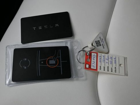 Used 2023 Tesla Model Y Performance AWD/4WD image 34