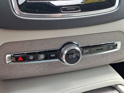 Certified 2025 Volvo XC90 B6 Plus w/ Protection Package Premier AWD/4WD image 19