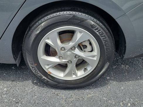 Certified 2023 Hyundai Elantra SE FWD image 8