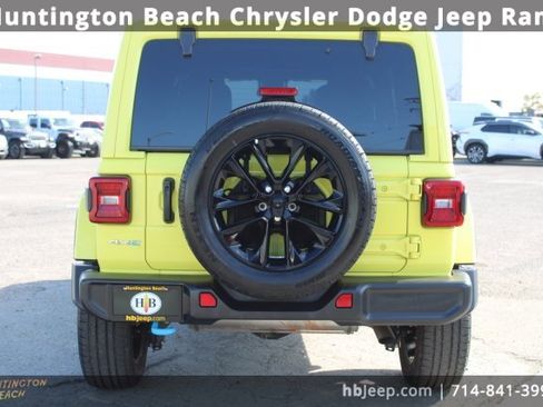 Used 2024 Jeep Wrangler Unlimited Sahara image 4