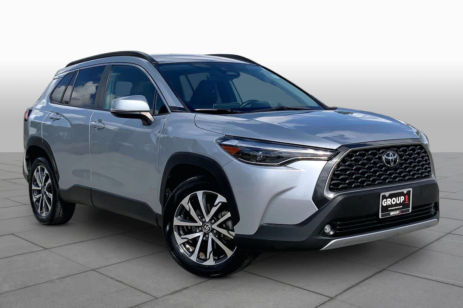 Used 2023 Toyota Corolla Cross XLE AWD/4WD image 3
