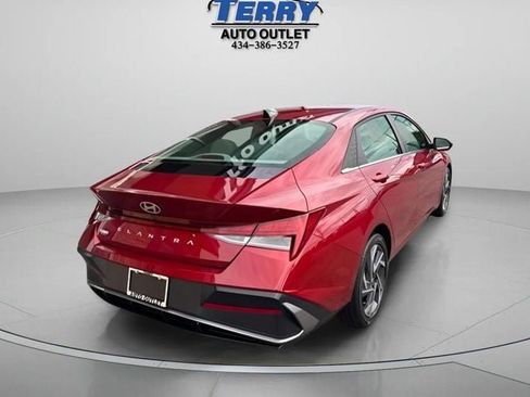 Used 2025 Hyundai Elantra SEL FWD image 6