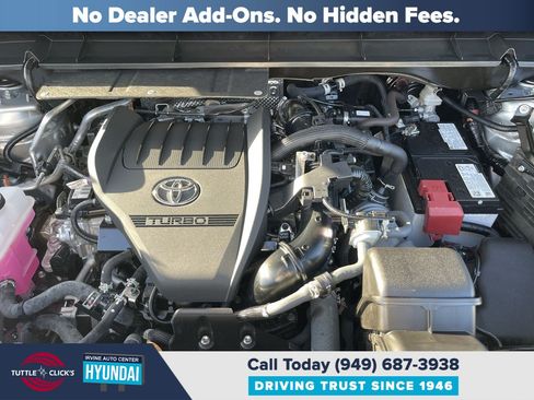Used 2024 Toyota Highlander XLE FWD image 32