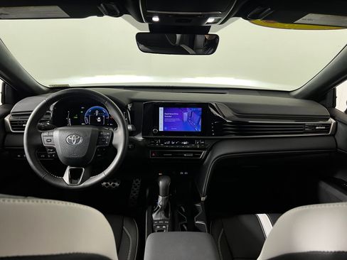 Used 2025 Toyota Camry SE w/ Convenience Package FWD image 23