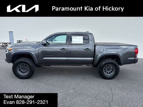 Used 2017 Toyota Tacoma TRD Sport w/ Tow Package (A/T) AWD/4WD image 4