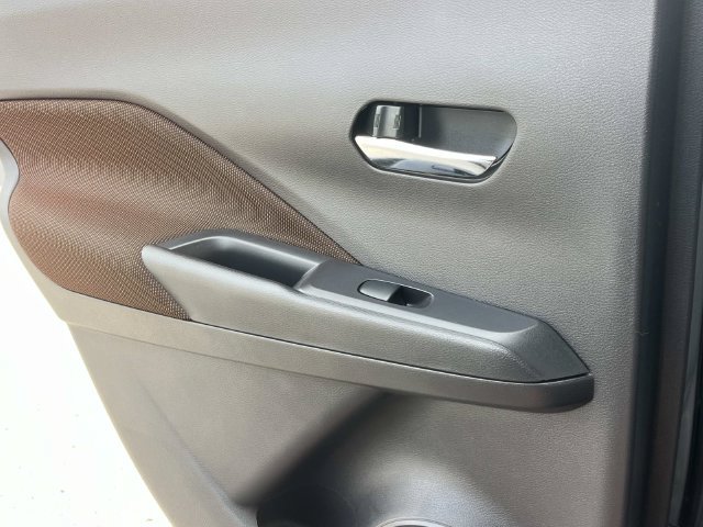 Used 2024 Nissan Kicks SR FWD image 18