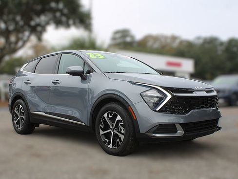 Certified 2023 Kia Sportage EX image 3